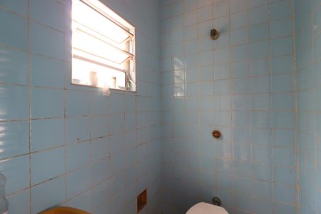 Casa à venda com 150m², 3 quartos e 5 vagasEdícula - banheiro