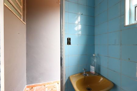 Casa à venda com 150m², 3 quartos e 5 vagasEdícula - banheiro