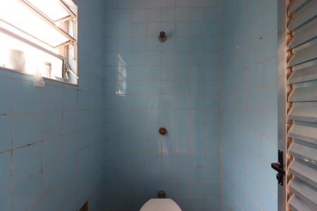 Casa à venda com 150m², 3 quartos e 5 vagasEdícula - banheiro