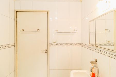 Casa à venda com 223m², 2 quartos e 2 vagasBanheiro