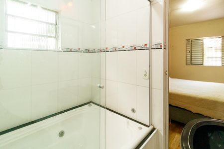 Casa à venda com 223m², 2 quartos e 2 vagasBanheiro da Suíte