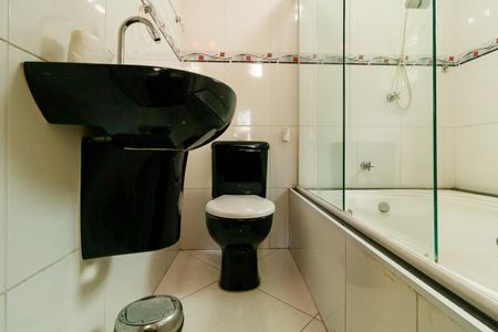 Casa à venda com 223m², 2 quartos e 2 vagasBanheiro da Suíte