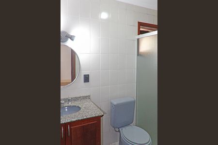 Casa de condomínio para alugar com 399m², 4 quartos e 4 vagasBanheiro de Serviço