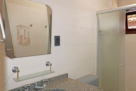 Casa de condomínio para alugar com 399m², 4 quartos e 4 vagasBanheiro