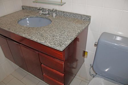 Casa de condomínio para alugar com 399m², 4 quartos e 4 vagasBanheiro