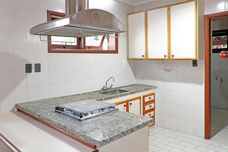 Casa de condomínio para alugar com 399m², 4 quartos e 4 vagasCozinha