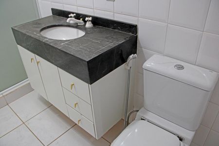 Casa de condomínio para alugar com 399m², 4 quartos e 4 vagasBanheiro