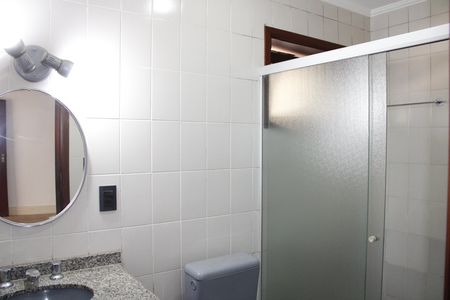 Casa de condomínio para alugar com 399m², 4 quartos e 4 vagasBanheiro de Serviço