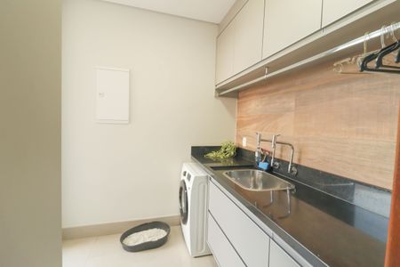 Casa de condomínio à venda com 483m², 3 quartos e 4 vagas Casa de condomínio à venda com 483m², 3 quartos e 4 vagasÁrea de Serviço