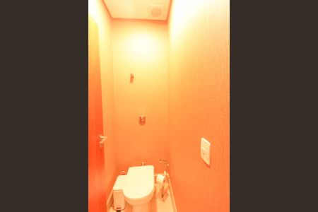 Casa de condomínio à venda com 483m², 3 quartos e 4 vagas Casa de condomínio à venda com 483m², 3 quartos e 4 vagasSuíte 3 Escritório - Banheiro