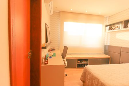 Casa de condomínio à venda com 483m², 3 quartos e 4 vagas Casa de condomínio à venda com 483m², 3 quartos e 4 vagasSuíte Closet