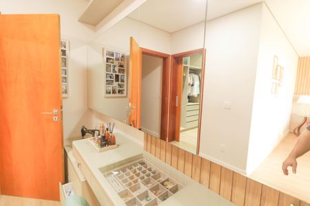 Casa de condomínio à venda com 483m², 3 quartos e 4 vagas Casa de condomínio à venda com 483m², 3 quartos e 4 vagasSuíte Closet