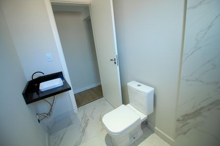 Casa à venda com 196m², 3 quartos e 2 vagas Casa à venda com 196m², 3 quartos e 2 vagasBanheiro Social