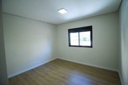 Casa à venda com 196m², 3 quartos e 2 vagas Casa à venda com 196m², 3 quartos e 2 vagasSuíte