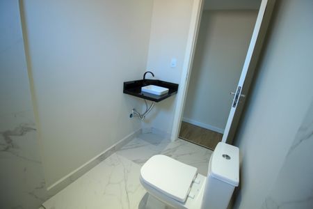 Casa à venda com 196m², 3 quartos e 2 vagas Casa à venda com 196m², 3 quartos e 2 vagasBanheiro Social