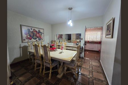 Casa à venda com 240m², 3 quartos e 5 vagas