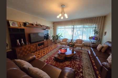 Casa à venda com 240m², 3 quartos e 5 vagas