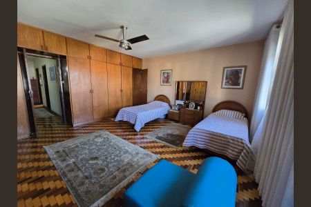 Casa à venda com 240m², 3 quartos e 5 vagas