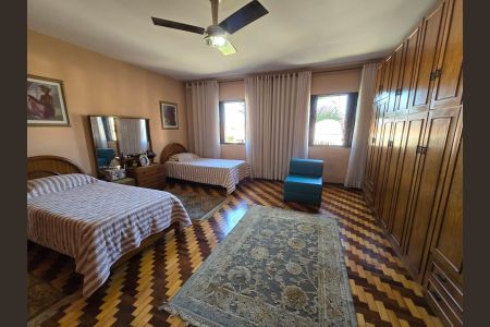 Casa à venda com 240m², 3 quartos e 5 vagas