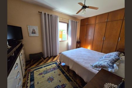 Casa à venda com 240m², 3 quartos e 5 vagas