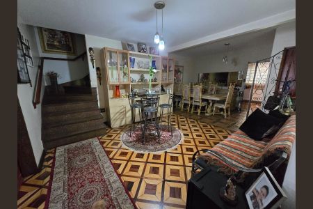 Casa à venda com 240m², 3 quartos e 5 vagas