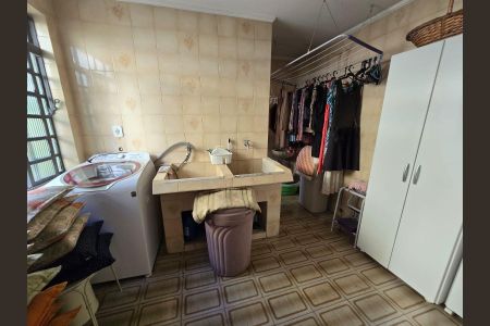 Casa à venda com 240m², 3 quartos e 5 vagas