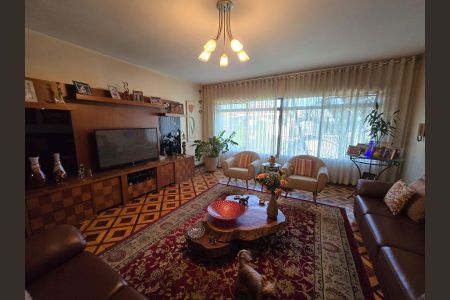 Casa à venda com 240m², 3 quartos e 5 vagas