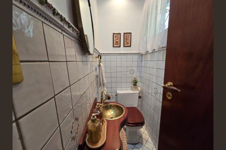 Casa à venda com 240m², 3 quartos e 5 vagas