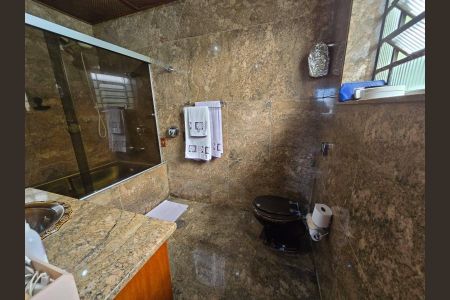 Casa à venda com 240m², 3 quartos e 5 vagas