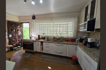 Casa à venda com 240m², 3 quartos e 5 vagas