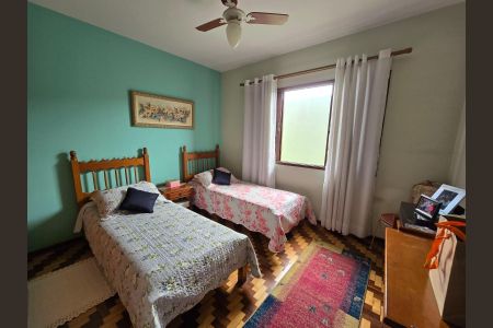 Casa à venda com 240m², 3 quartos e 5 vagas