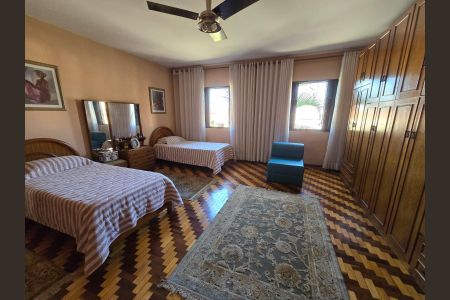 Casa à venda com 240m², 3 quartos e 5 vagas