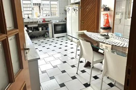 Casa à venda com 150m², 4 quartos e 4 vagas