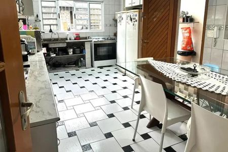 Casa à venda com 150m², 4 quartos e 4 vagas