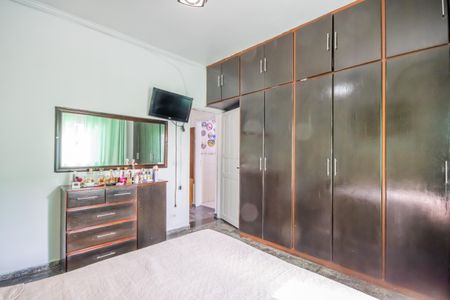 Casa à venda com 180m², 3 quartos e 3 vagas Casa à venda com 180m², 3 quartos e 3 vagasQuarto 1