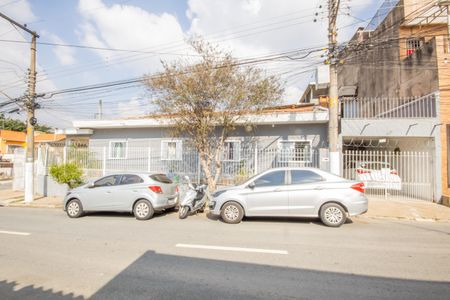 Casa à venda com 180m², 3 quartos e 3 vagas Casa à venda com 180m², 3 quartos e 3 vagasFachada