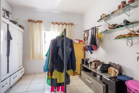 Casa à venda com 180m², 3 quartos e 3 vagas Casa à venda com 180m², 3 quartos e 3 vagasQuarto 2