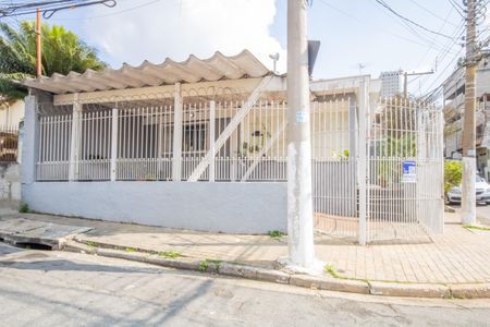 Casa à venda com 180m², 3 quartos e 3 vagas Casa à venda com 180m², 3 quartos e 3 vagasFachada