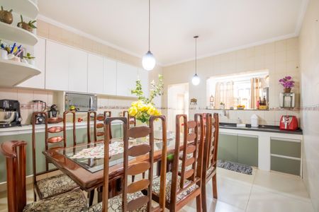 Casa à venda com 180m², 3 quartos e 3 vagas Casa à venda com 180m², 3 quartos e 3 vagasCozinha