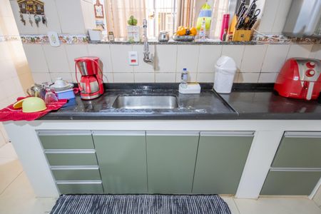 Casa à venda com 180m², 3 quartos e 3 vagas Casa à venda com 180m², 3 quartos e 3 vagasCozinha