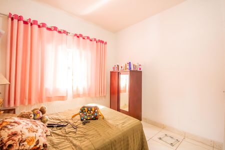 Casa à venda com 180m², 3 quartos e 3 vagas Casa à venda com 180m², 3 quartos e 3 vagasQuarto 3