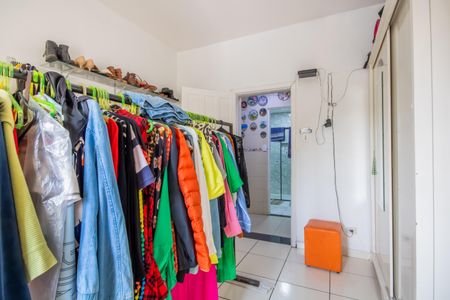 Casa à venda com 180m², 3 quartos e 3 vagas Casa à venda com 180m², 3 quartos e 3 vagasQuarto 2