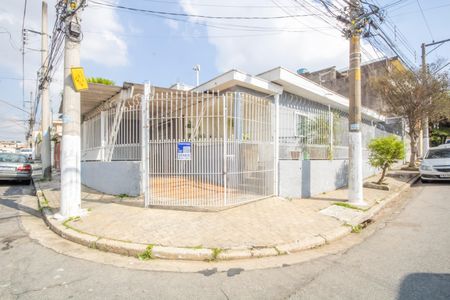Casa à venda com 180m², 3 quartos e 3 vagas Casa à venda com 180m², 3 quartos e 3 vagasFachada