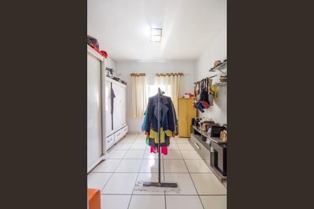 Casa à venda com 180m², 3 quartos e 3 vagas Casa à venda com 180m², 3 quartos e 3 vagasQuarto 2