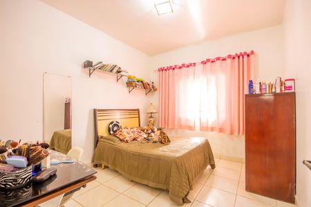 Casa à venda com 180m², 3 quartos e 3 vagas Casa à venda com 180m², 3 quartos e 3 vagasQuarto 3