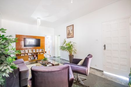 Casa à venda com 180m², 3 quartos e 3 vagas Casa à venda com 180m², 3 quartos e 3 vagasSala