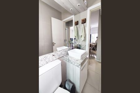 Apartamento à venda com 58m², 2 quartos e 1 vaga Apartamento à venda com 58m², 2 quartos e 1 vagaBanheiro