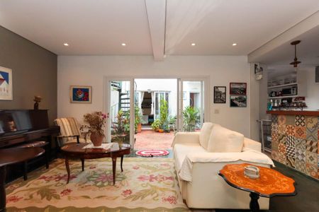 Casa à venda com 240m², 4 quartos e 3 vagas Casa à venda com 240m², 4 quartos e 3 vagasFoto 02