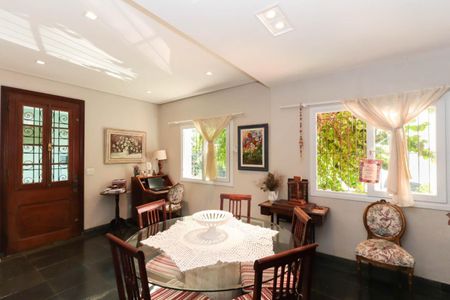 Casa à venda com 240m², 4 quartos e 3 vagas Casa à venda com 240m², 4 quartos e 3 vagasFoto 01