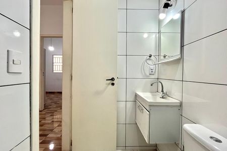 Casa para alugar com 50m², 2 quartos e sem vaga Casa para alugar com 50m², 2 quartos e sem vagaBanheiro Corredor
